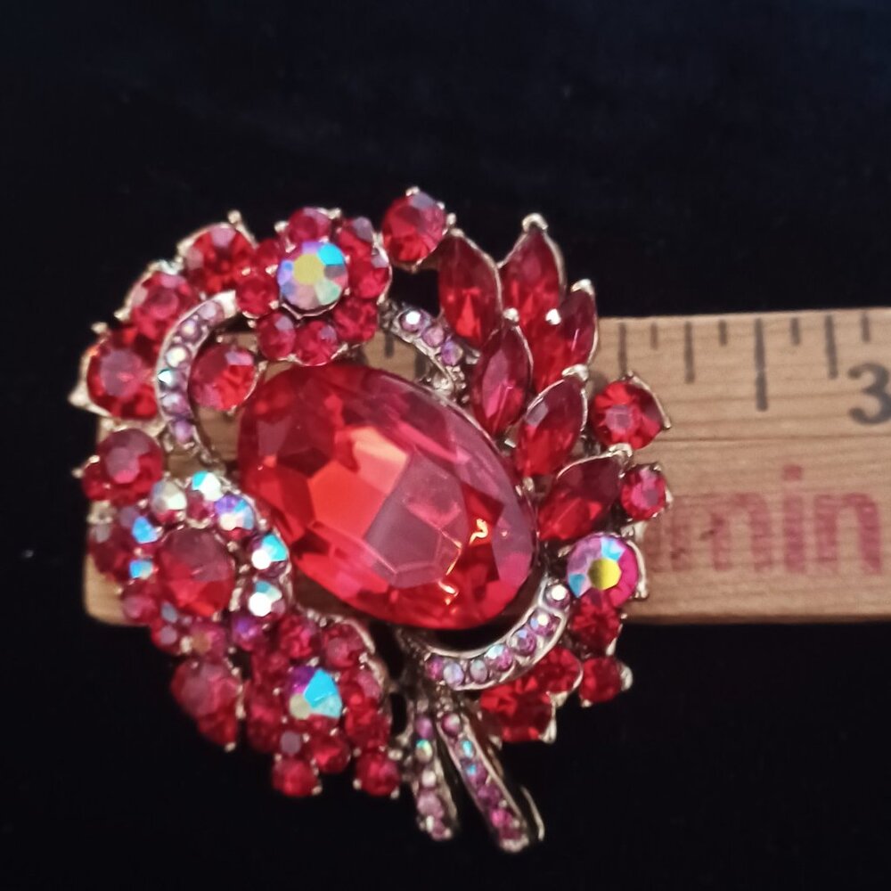 Stunning Red Rhinestone Brooch - Picture 5 of 5